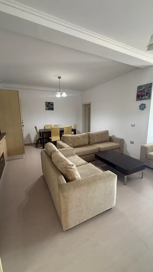 Tirane, shitet apartament 2+1+Ballkon Kati 8, 118 m² 198.000 € (Tregu Elektrik)