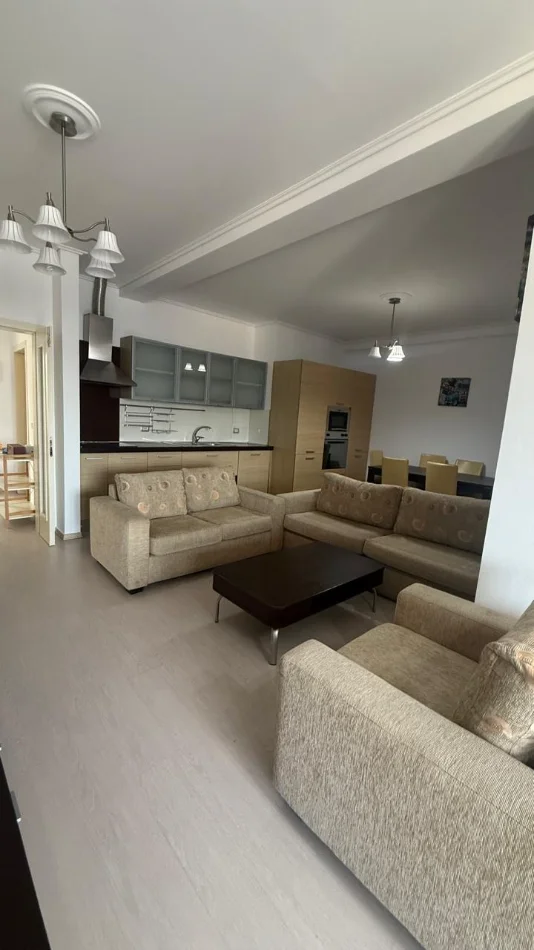 Tirane, shitet apartament 2+1+Ballkon Kati 8, 118 m² 198.000 € (Tregu Elektrik)