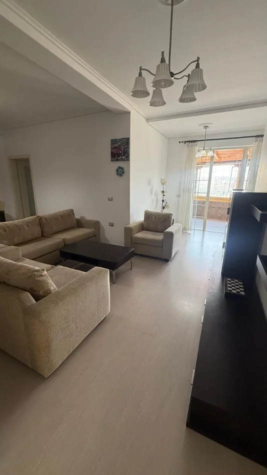 Tirane, shitet apartament 2+1+Ballkon Kati 8, 118 m² 198.000 € (Tregu Elektrik)