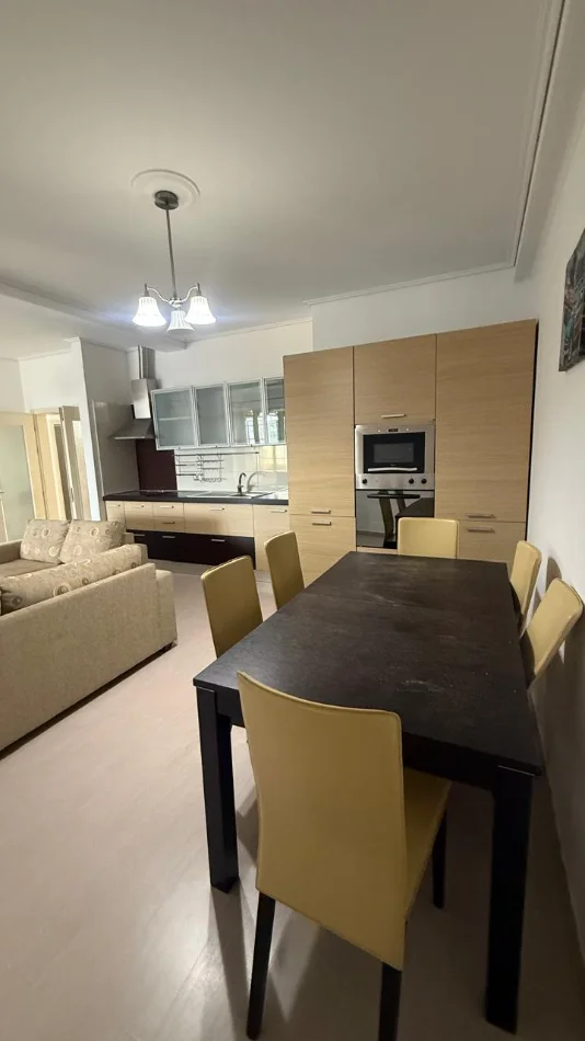 Tirane, shitet apartament 2+1+Ballkon Kati 8, 118 m² 198.000 € (Tregu Elektrik)