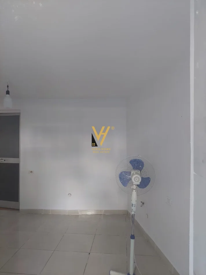 Tirane, jepet me qera dyqan Kati 0, 12 m² 370 € (RRUGA E DURRESIT)