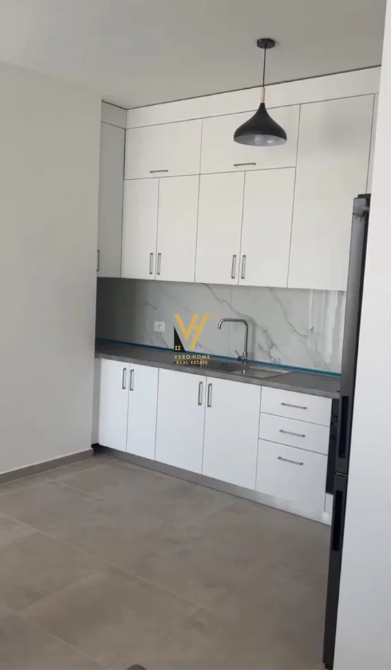 Tirane, jepet me qera apartament 1+1+Ballkon Kati 4, 75 m² 470 € (SHESHI SHQIPONJA)