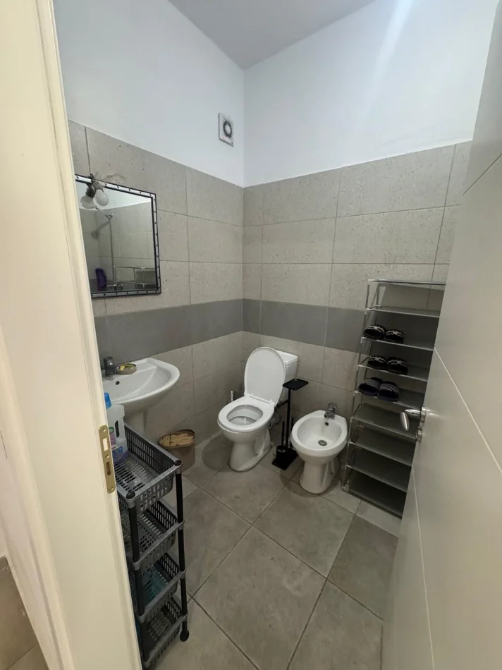 Tirane, jepet me qera apartament 1+1 Kati 1, 70 m², 50.000LEKE  (BRRYL , PRANE SHKOLLES NIKET DARDANI)