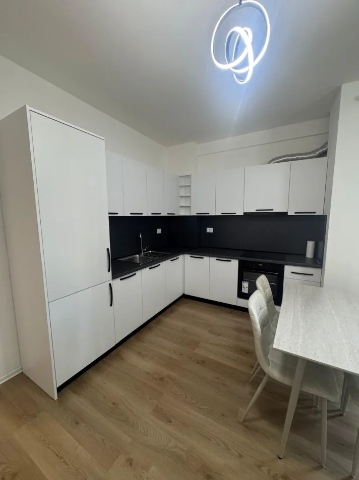 Tirane, jepet me qera apartament 1+1 Kati 2, 67 m², 45.000LEKE (PASKUQAN, KOMPLEKSI ALBULENA)