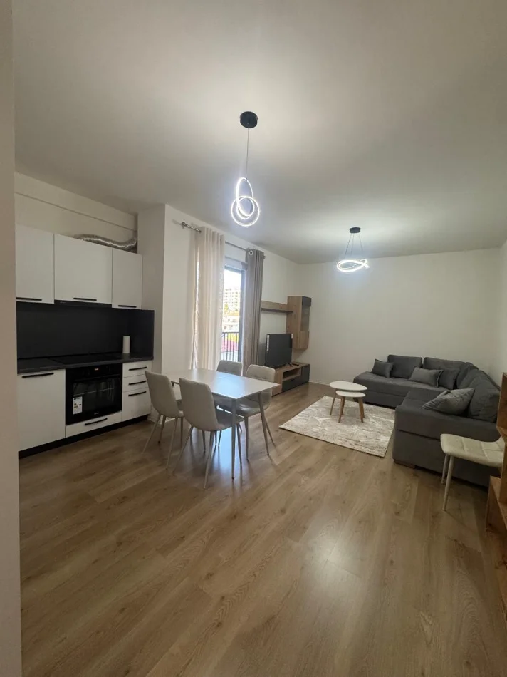 Tirane, jepet me qera apartament 1+1 Kati 2, 67 m², 45.000LEKE (PASKUQAN, KOMPLEKSI ALBULENA)