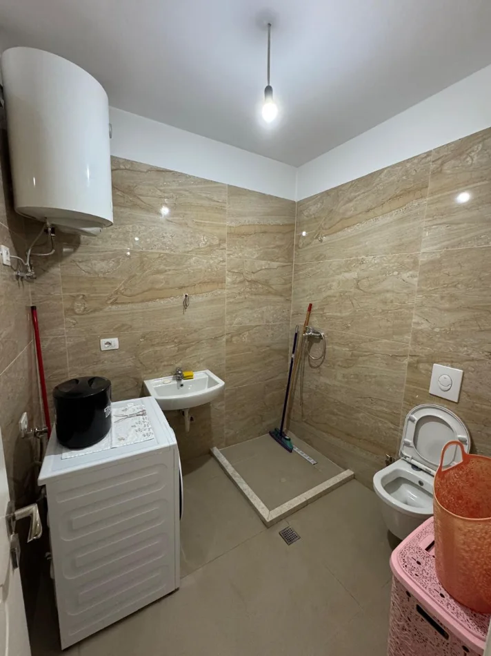 Tirane, jepet me qera apartament 2+1+Ballkon Kati 1, 125 m² 650 € (Unaza e re)