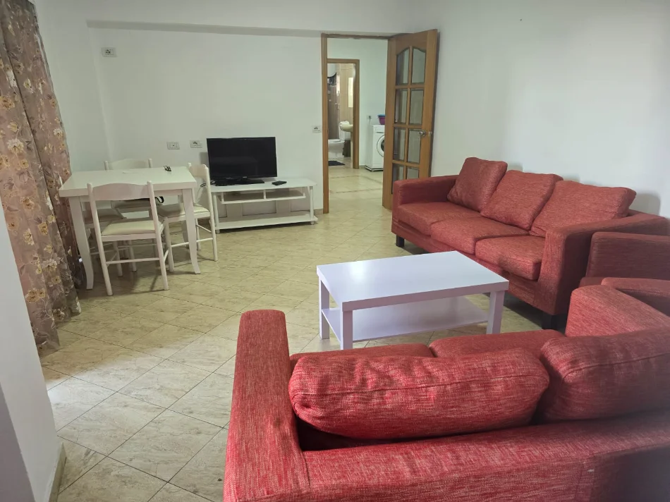 Tirane, jepet me qera apartament 2+1 Kati 4, 95 m² 600 € (Qender, tek 9kateshet)