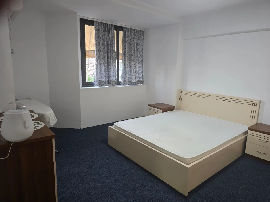 Tirane, jepet me qera apartament 2+1 Kati 4, 95 m² 600 € (Qender, tek 9kateshet)
