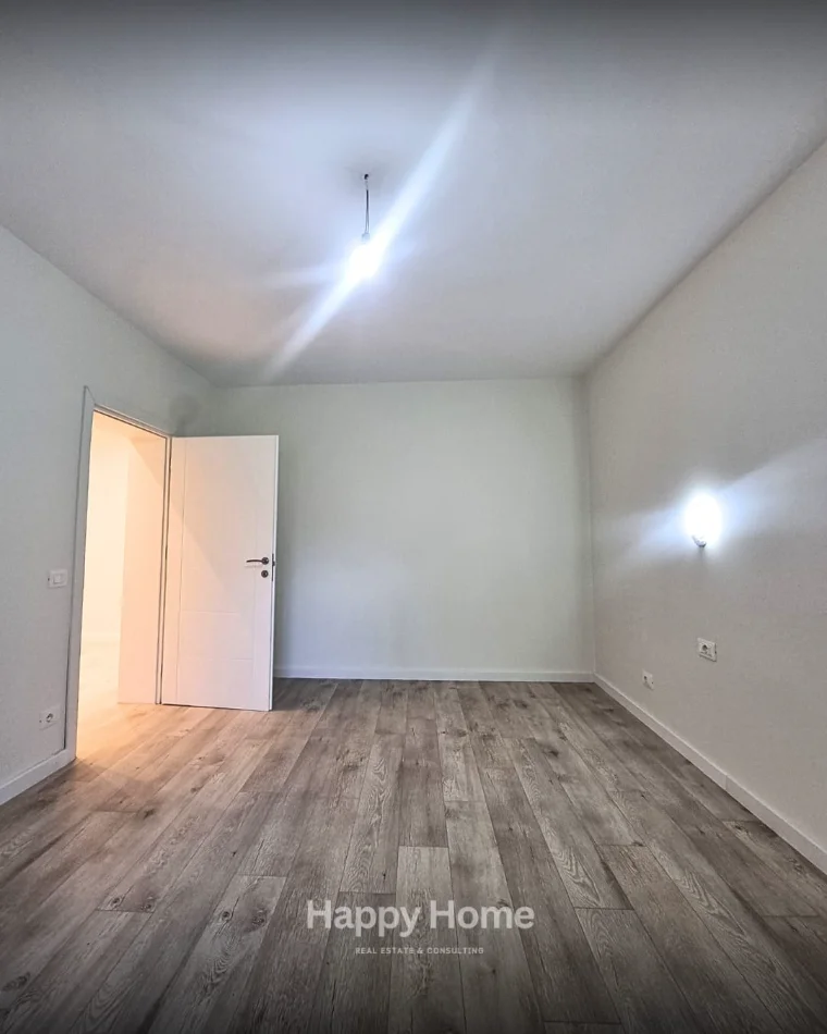 Tirane, jepet me qera zyre Kati 3, 110 m² 800 € 