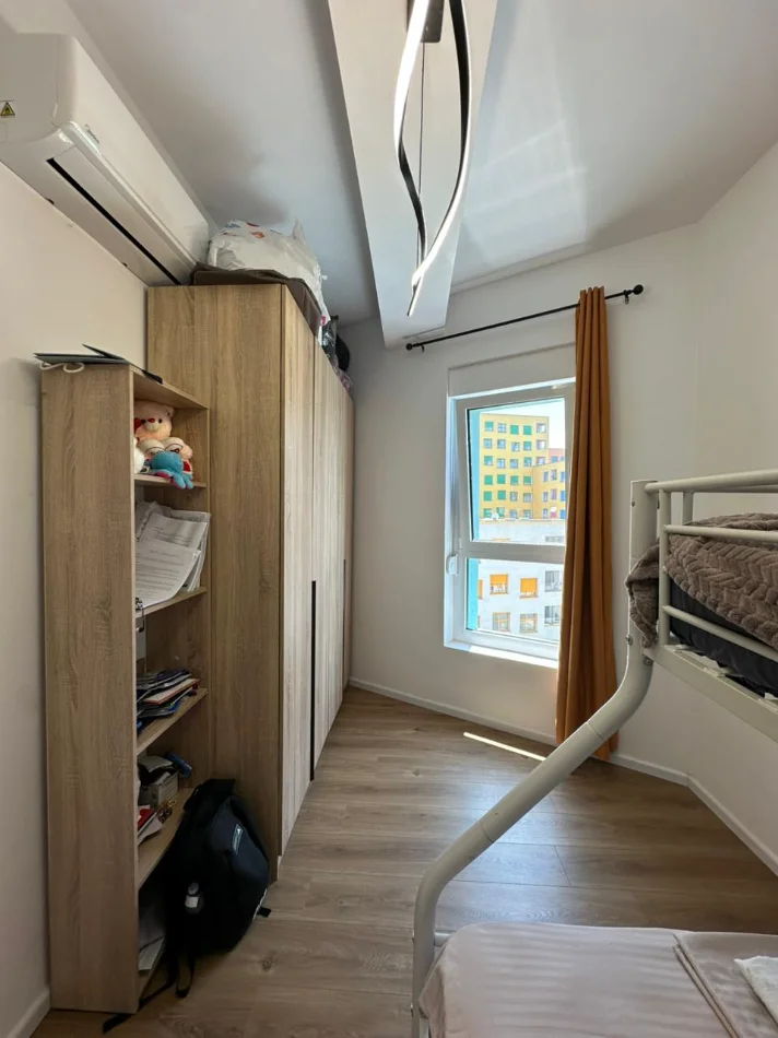 Tirane, jepet me qera apartament 2+1+Ballkon Kati 8, 550 € 