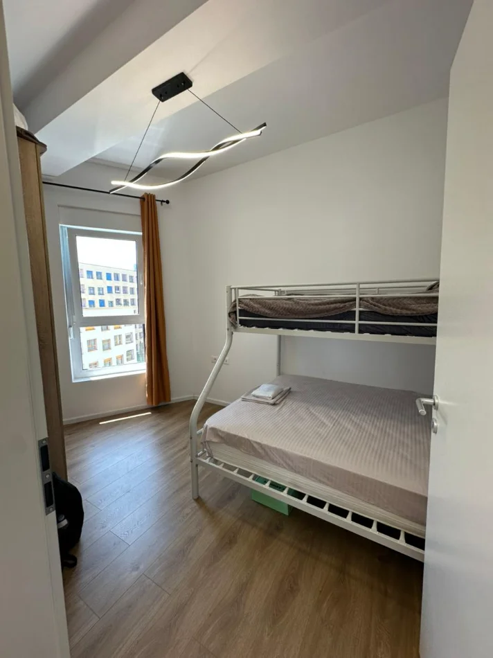 Tirane, jepet me qera apartament 2+1+Ballkon Kati 8, 550 € 