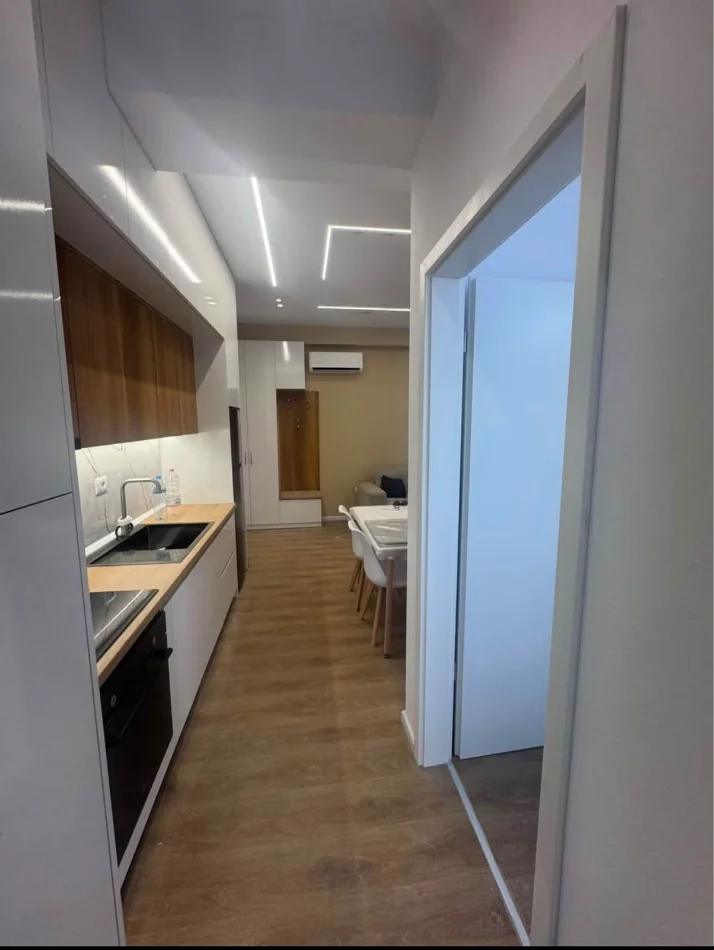 Tirane,  jepet me qira apartament 1+1 Kati 3, 75 m² (kompleksi mangalem)