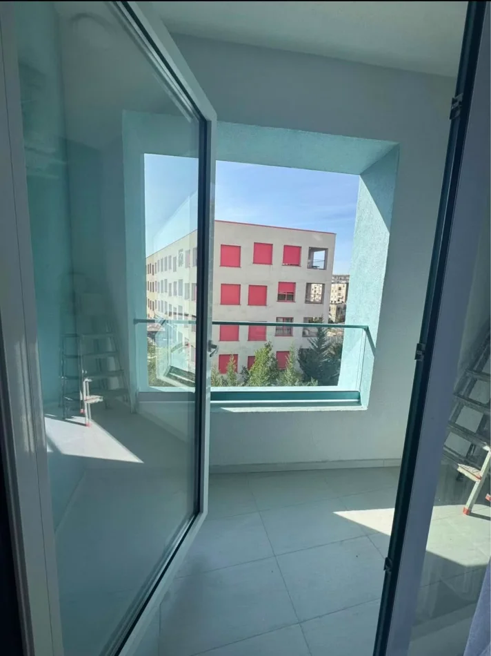 Tirane,  jepet me qira apartament 1+1 Kati 3, 75 m² (kompleksi mangalem)
