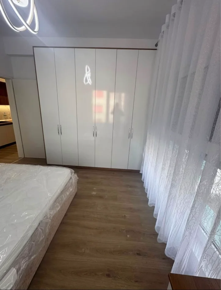 Tirane,  jepet me qira apartament 1+1 Kati 3, 75 m² (kompleksi mangalem)