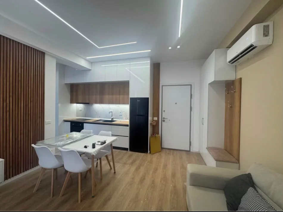 Tirane,  jepet me qira apartament 1+1 Kati 3, 75 m² (kompleksi mangalem)
