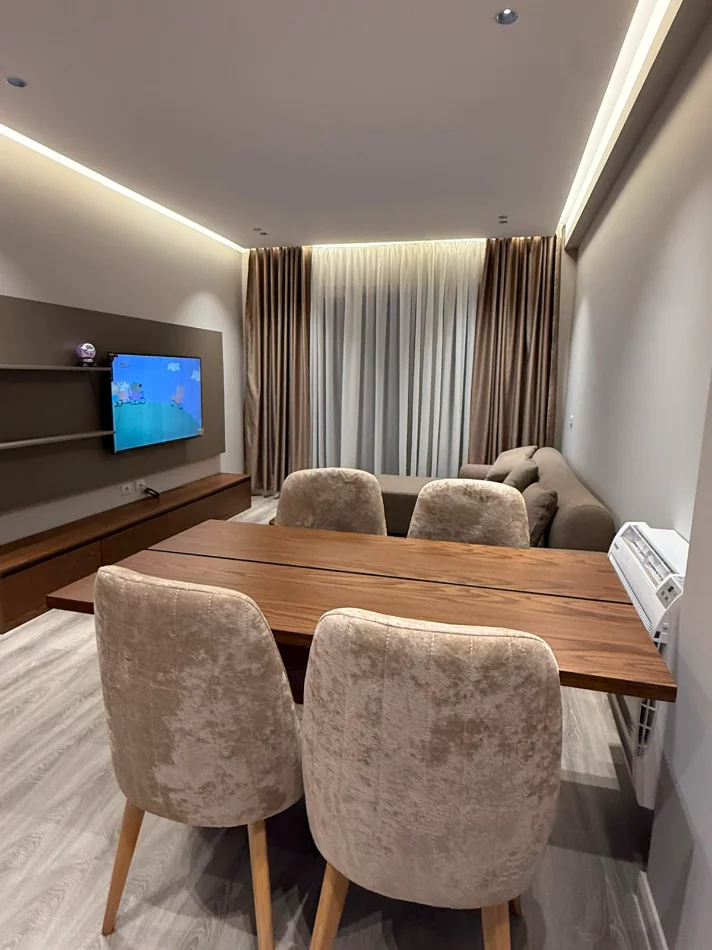Tirane, jepet me qera apartament 1+1 Kati 4, 75 m² 700 € (LAPRAKE)
