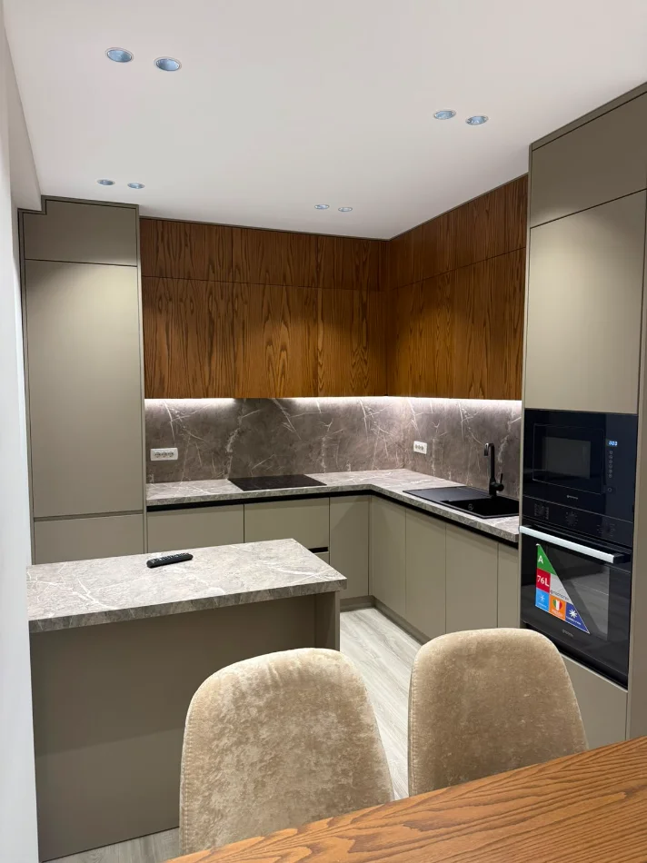 Tirane, jepet me qera apartament 1+1 Kati 4, 75 m² 700 € (LAPRAKE)