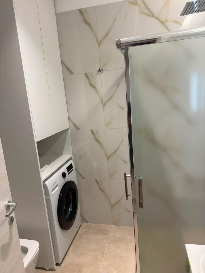 Tirane, jepet me qera apartament 1+1 Kati 4, 75 m² 700 € (LAPRAKE)
