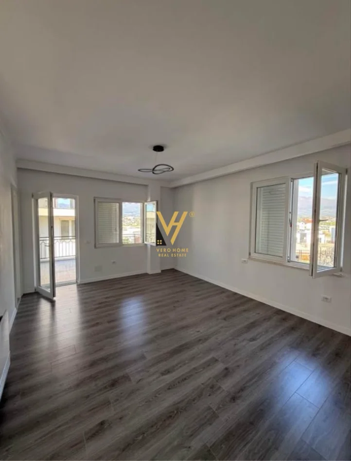 Tirane, jepet me qera Vile 3 Katshe Kati 0, 764 m² 3.000 € (MJULL BATHORE)