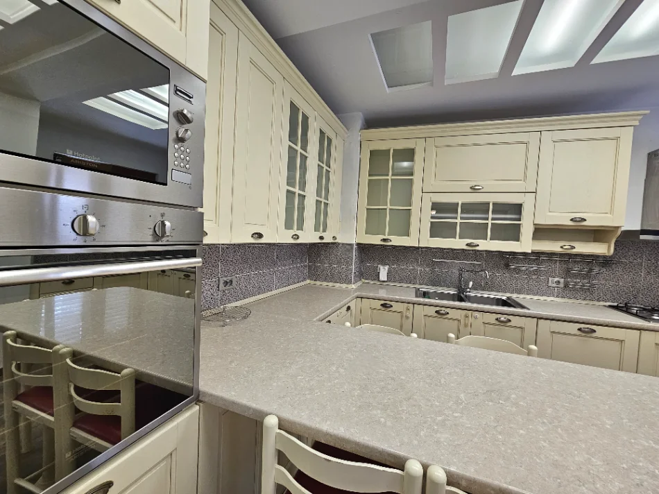 Tirane, shitet apartament 2+1+Ballkon Kati 7, 152 m² 410.000 € (Myslym Shyri)