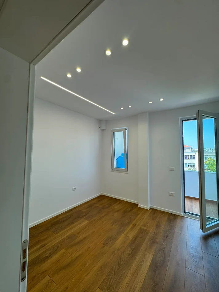 Tirane, shes apartament 2+1+Ballkon Kati 4, 64 m² 168.000 € (Rruga 4 Deshmoret)