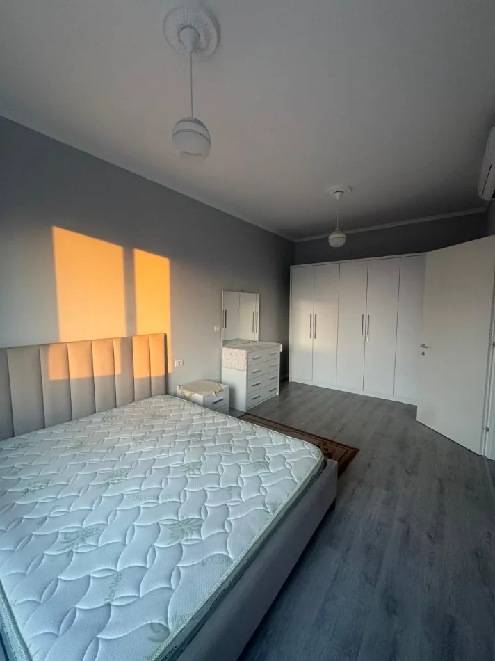 Tirane, jepet me qera apartament 2+1+Ballkon Kati 4, 86 m² , 60.000 LEKE (JORDAN MISJA, PRANE KOMPLEKSIT PANORAMA)