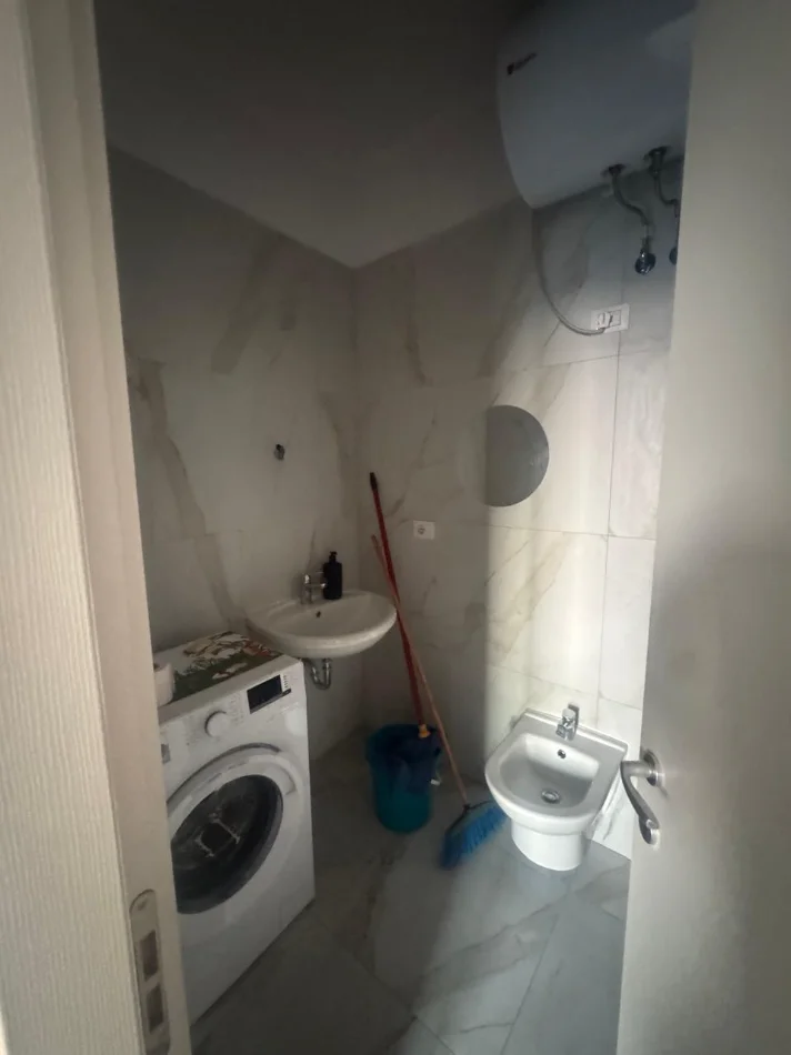 Tirane, jepet me qera apartament 2+1+Ballkon Kati 4, 86 m² , 60.000 LEKE (JORDAN MISJA, PRANE KOMPLEKSIT PANORAMA)