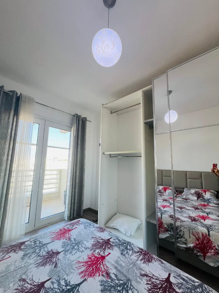 Tirane, jepet me qera apartament 2+1 Kati 12, 100 m² 700 € (Prane Intermedica)
