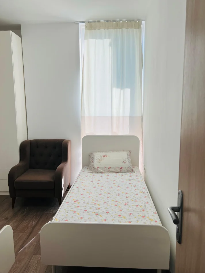 Tirane, jepet me qera apartament 2+1 Kati 12, 100 m² 700 € (Prane Intermedica)