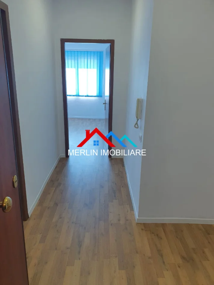 Tirane, jepet me qera zyre Kati 6, 75 m² 500 € (RRUGA E KOSOVAREVE)