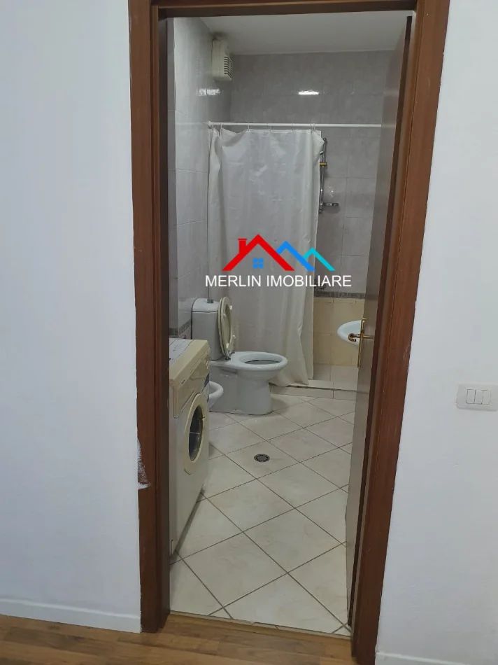 Tirane, jepet me qera zyre Kati 6, 75 m² 500 € (RRUGA E KOSOVAREVE)