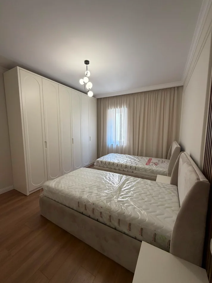 Tirane, jepet me qera apartament 2+1+Aneks+Ballkon Kati 6, 122 m² (Rruga Kavajes)
