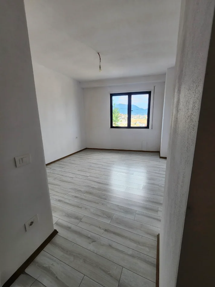 Tirane, shitet apartament 3+1 Kati 1, 150 m² 202.500 € (Paskuqan)