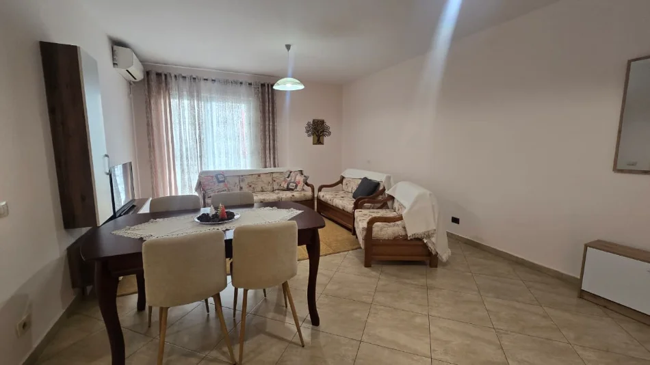 Tirane, jepet me qera apartament 2+1 Kati 4, 70 m² 650 €
