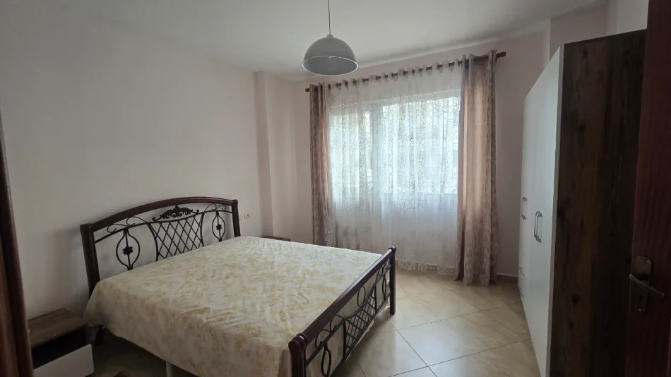 Tirane, jepet me qera apartament 2+1 Kati 4, 70 m² 650 €