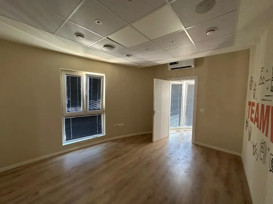 Tirane, jepet me qera zyre Kati 9, 224 m² 2.300 € (ZOGU I ZI)