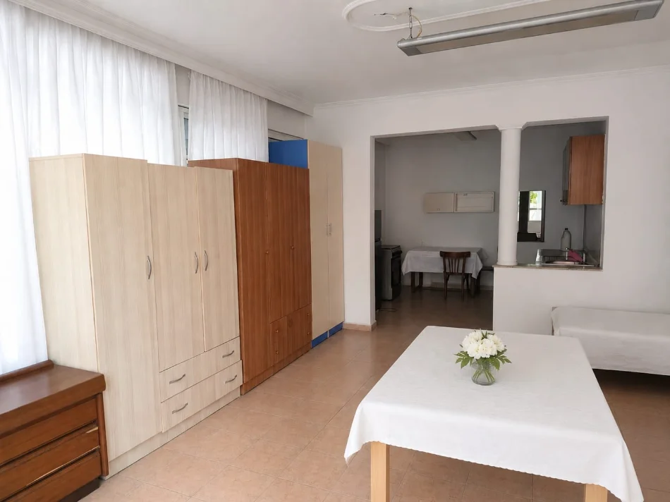 Tirane, jepet me qera apartament 1+1 Kati 1, 40 m² 300 € (qytet studenti)