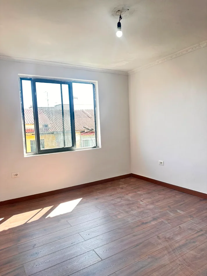 Tirane, shitet apartament 1+1 Kati 4, 54 m² 80.600 € (Kombinat)