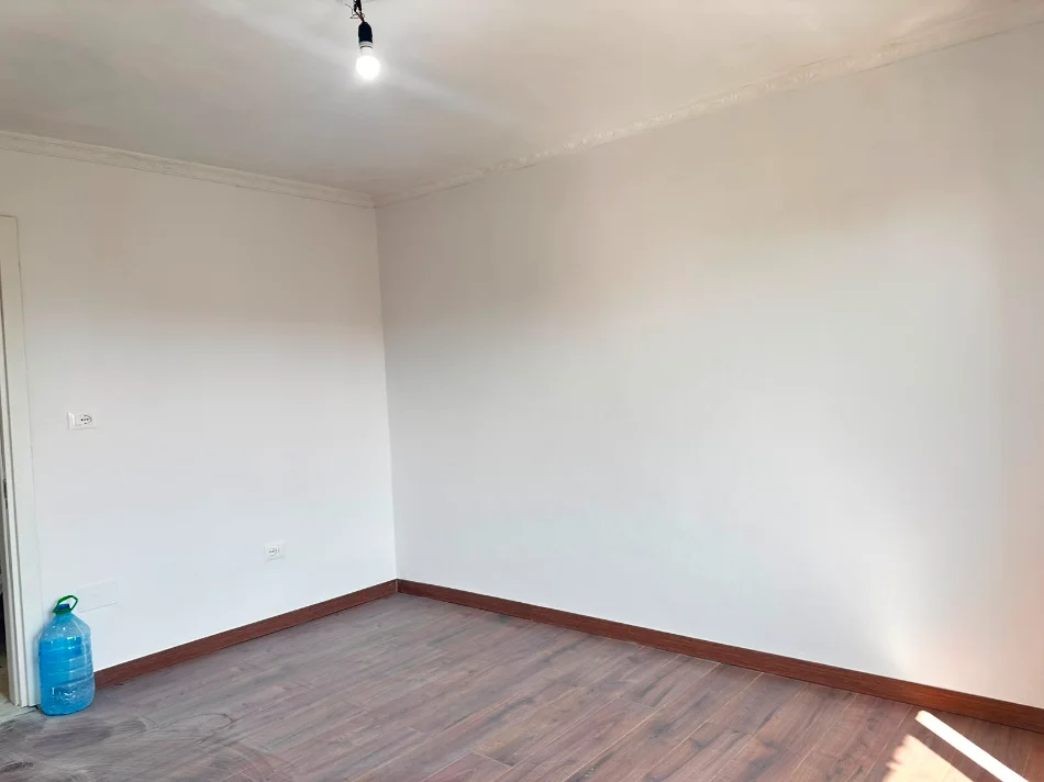 Tirane, shitet apartament 1+1 Kati 4, 54 m² 80.600 € (Kombinat)