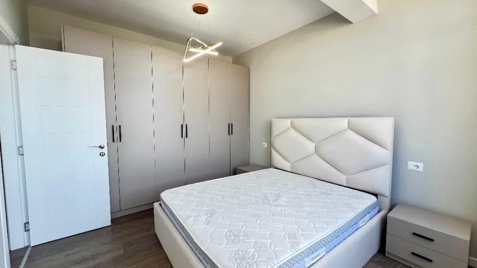 🏠Me Qera: 1+1 +1 Depo 📍 Shkolla e Baletit (Buze Rruge) - 60,000 Leke/Muaj - Orientim: JUG Plot Diell🌞 - K.7 - Sp.70m²