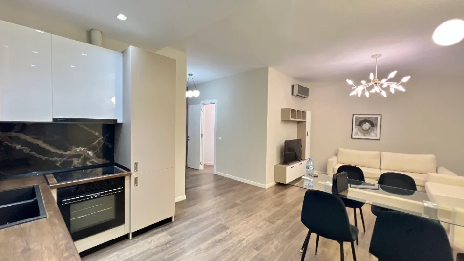 🏠Me Qera: 1+1 +1 Depo 📍 Shkolla e Baletit (Buze Rruge) - 60,000 Leke/Muaj - Orientim: JUG Plot Diell🌞 - K.7 - Sp.70m²