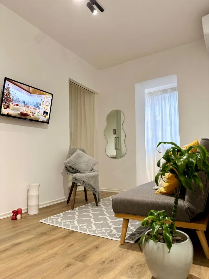 🏠Me Qera: 1+1 📍Sheshi Wilson (Prane Gjimnazit Petro Nini) - 55,000 Leke/Muaj - K.3 - SP.60m² ||  Me Akses te shpejte drejt Qendres dhe Bllokut🏃🏻‍♂