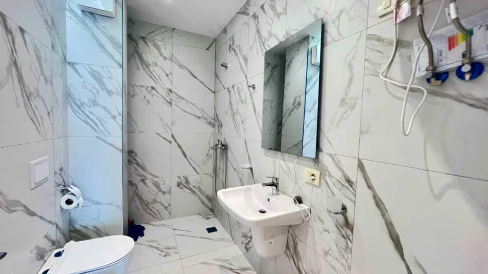 ZYRE ME Qera: 3 Ambiente Pune 📍Golden Tower (Mine Peza - Buze Rruges Kryesore) - Pallat V.2026 - K.3 - 116m² ||  1000 Euro/Muaj