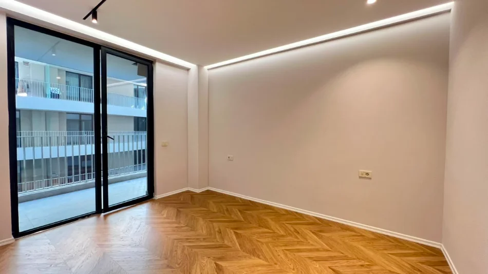 ZYRE ME Qera: 3 Ambiente Pune 📍Golden Tower (Mine Peza - Buze Rruges Kryesore) - Pallat V.2026 - K.3 - 116m² ||  1000 Euro/Muaj