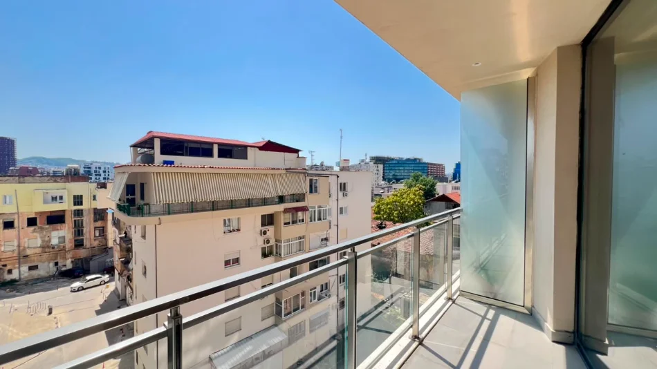 ZYRE ME Qera: 3 Ambiente Pune 📍Golden Tower (Mine Peza - Buze Rruges Kryesore) - Pallat V.2026 - K.3 - 116m² ||  1000 Euro/Muaj