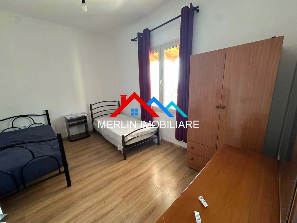 Tirane, jepet me qera apartament 2+1+Ballkon Kati 0, 84 m² 400 € (RRUGA OSMET,SAUK)