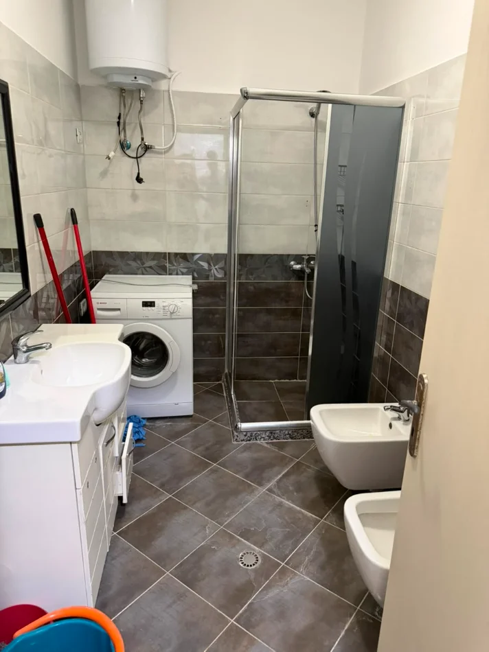 Tirane, jepet me qera apartament 2+1 Kati 8, 90 m² 500 € (Fresk,ish fizika berthamore)