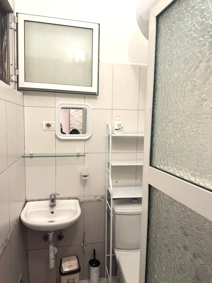 Tirane, jepet me qera garsonier Studio Kati 0, 25 m² 400 € 
