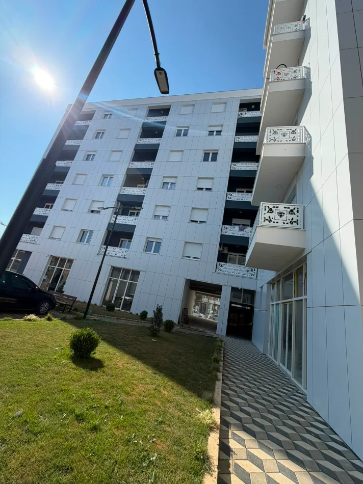 Tirane, jepet me qera apartament 2+1+Ballkon Kati 5, 100 m² 500 € (Rruga "Donald Trump" prane "Concept Home Real Estate")