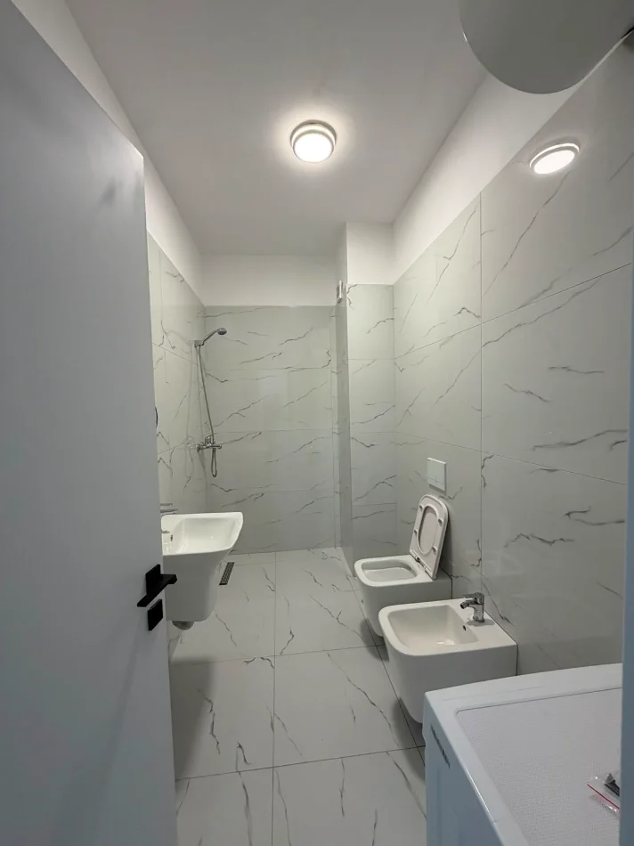 Tirane, jepet me qera apartament 2+1+Ballkon Kati 5, 100 m² 500 € (Rruga "Donald Trump" prane "Concept Home Real Estate")